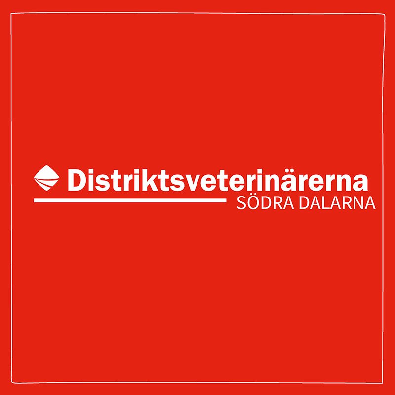 Bild med röd bakgrund och vit ram med Distriktsveterinärernas logo och texten Södra Dalarna centrerat i mitten. 