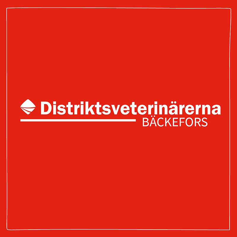 Bild med röd bakgrund och vit ram med Distriktsveterinärernas logo och texten Bäckefors centrerat i mitten. 